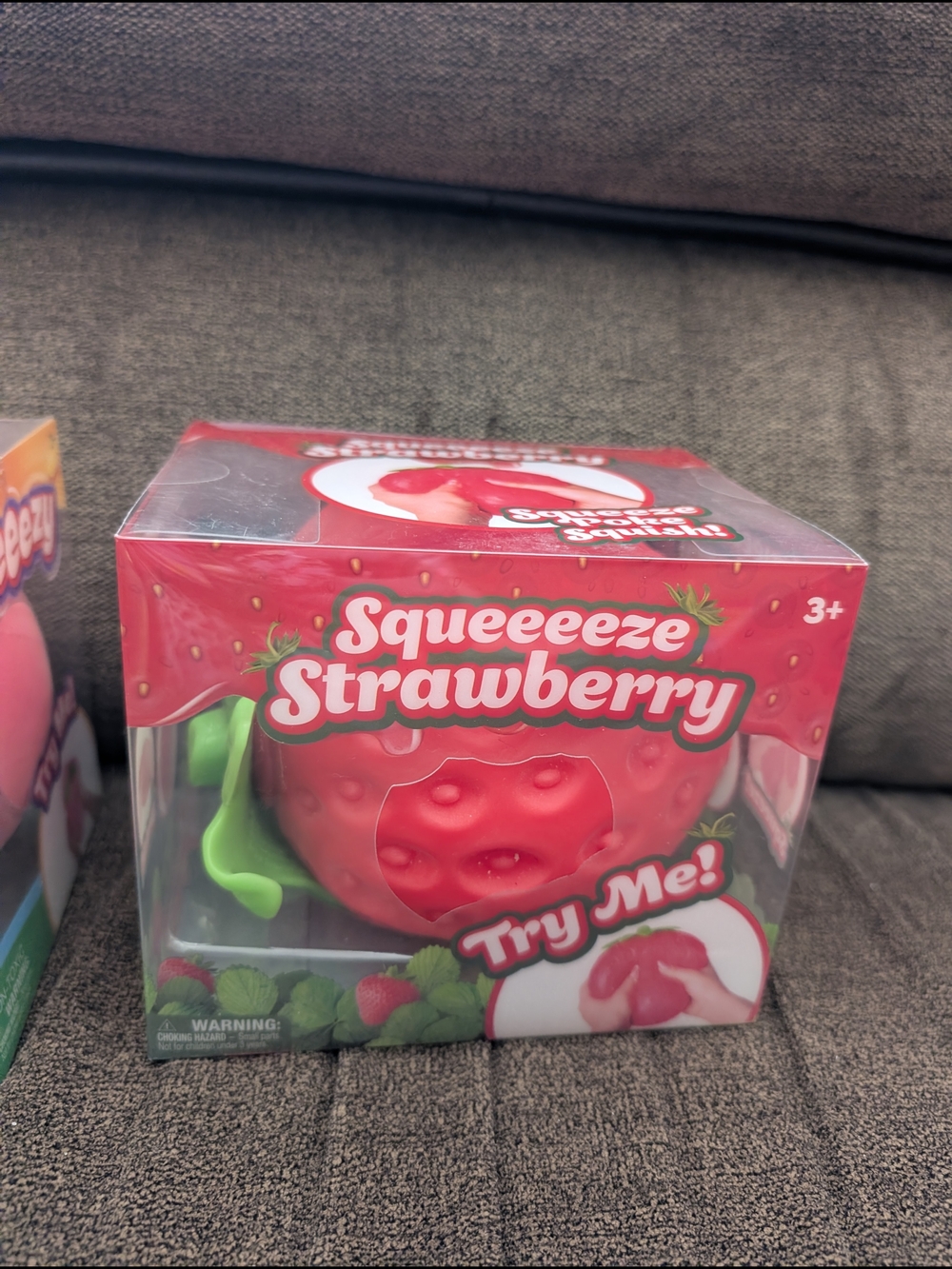 SmashMart & SqueezyBundle Scented Grapes, Strawberry Peach And Dragon Fruit - Picture 4 of 5